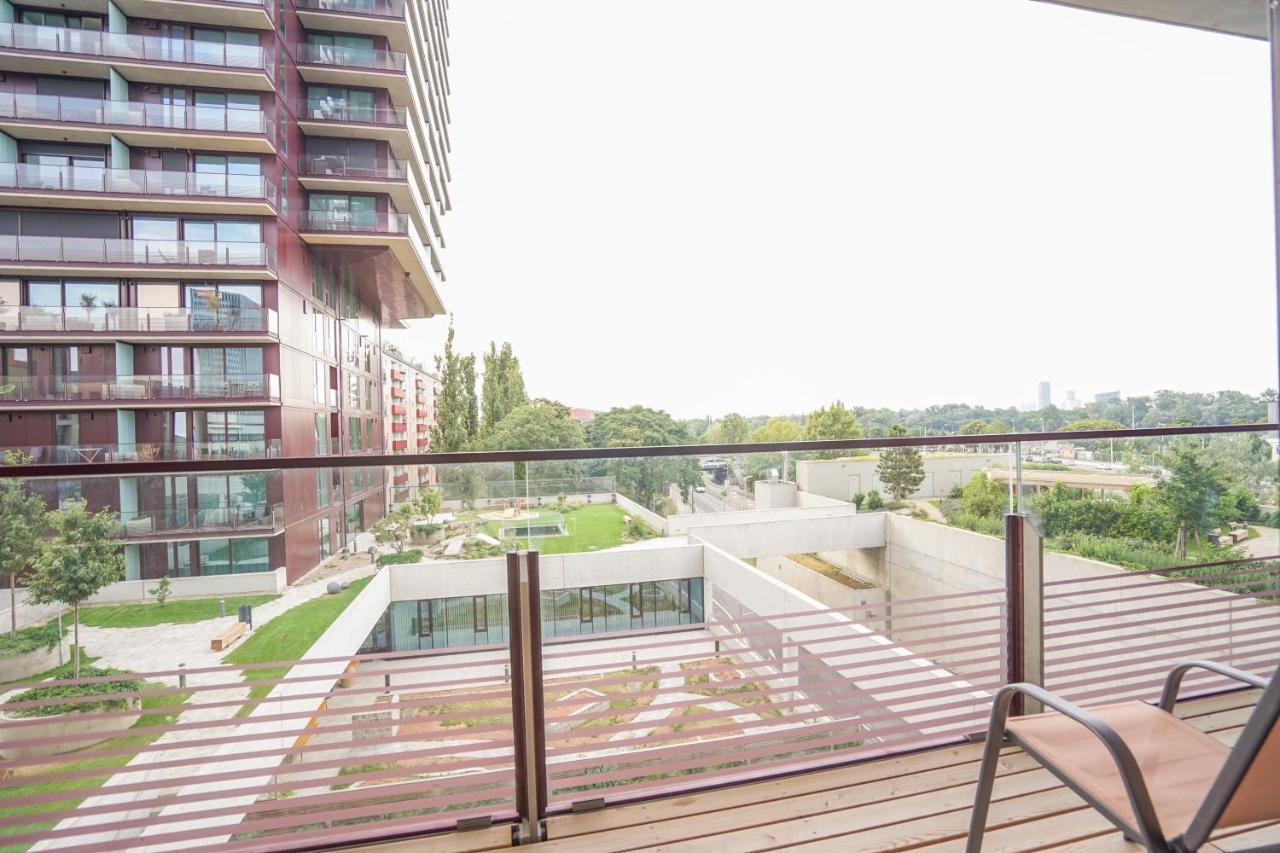Suite In High-Rise On The Danube Вена Экстерьер фото